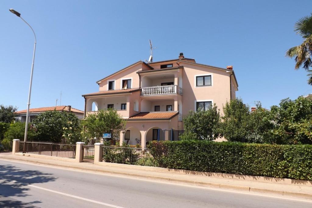 Apartment In Mit Terrasse, W-lan, Waschmaschine 853-3